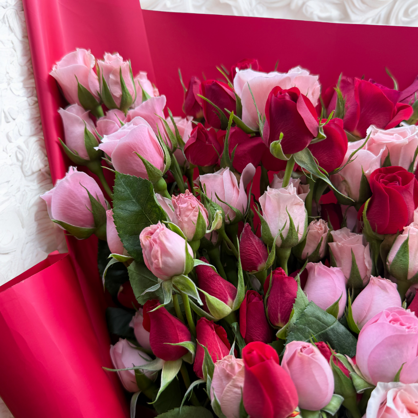 Ramo de Mini rosas rosadas y rojas