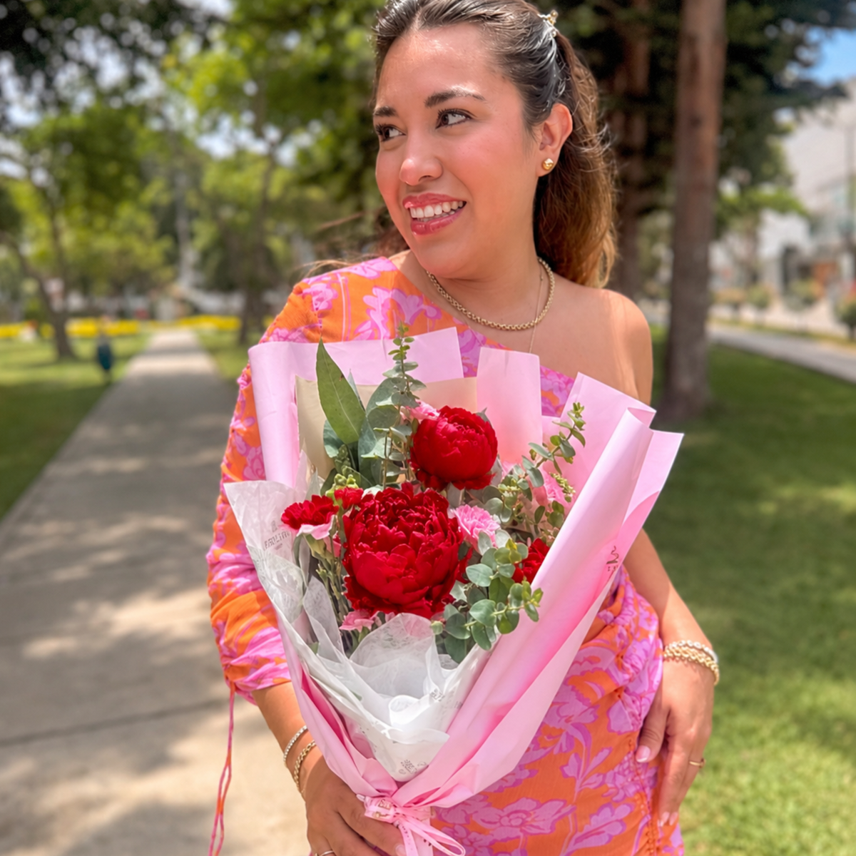 Antoniette | Peonías Rojas