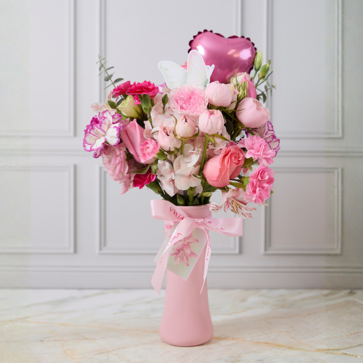 Jarrón de flores mixtas - rosas inglesas y claveles