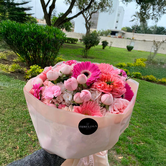 Ramo Rosa XL: Peonias (Rosas inglesas), Hortensias, Gerberas, Claveles, Rosas de Jardìn