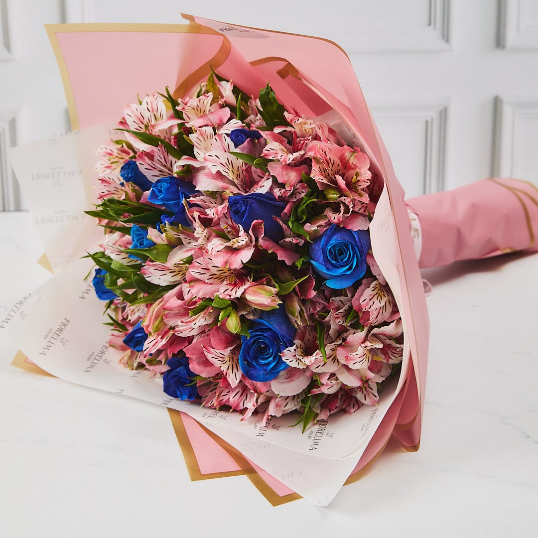 Ramo de Astromelias y Rosas Azules