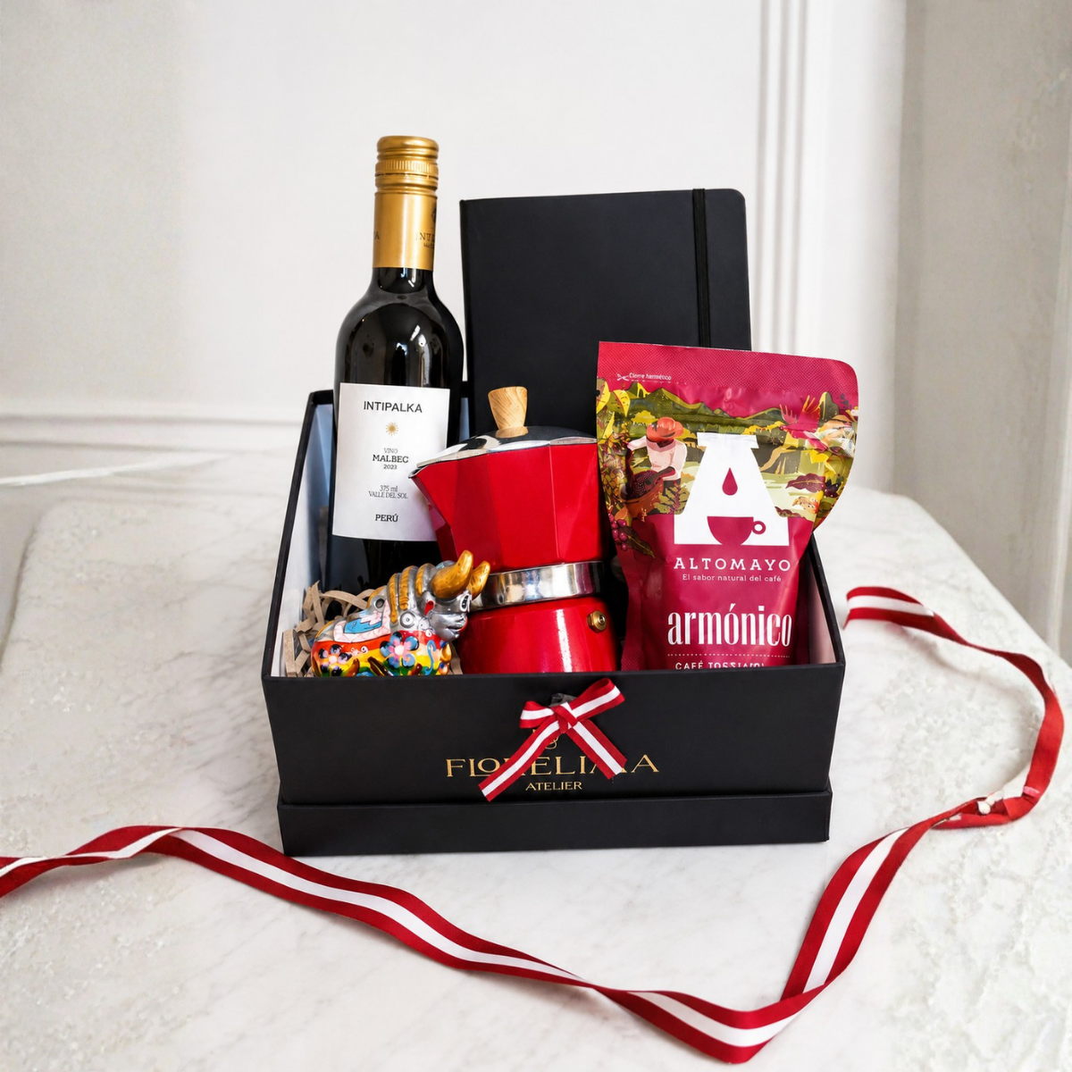GiftBox Corporativo: Vino, Cafetera y Torito de Pucará