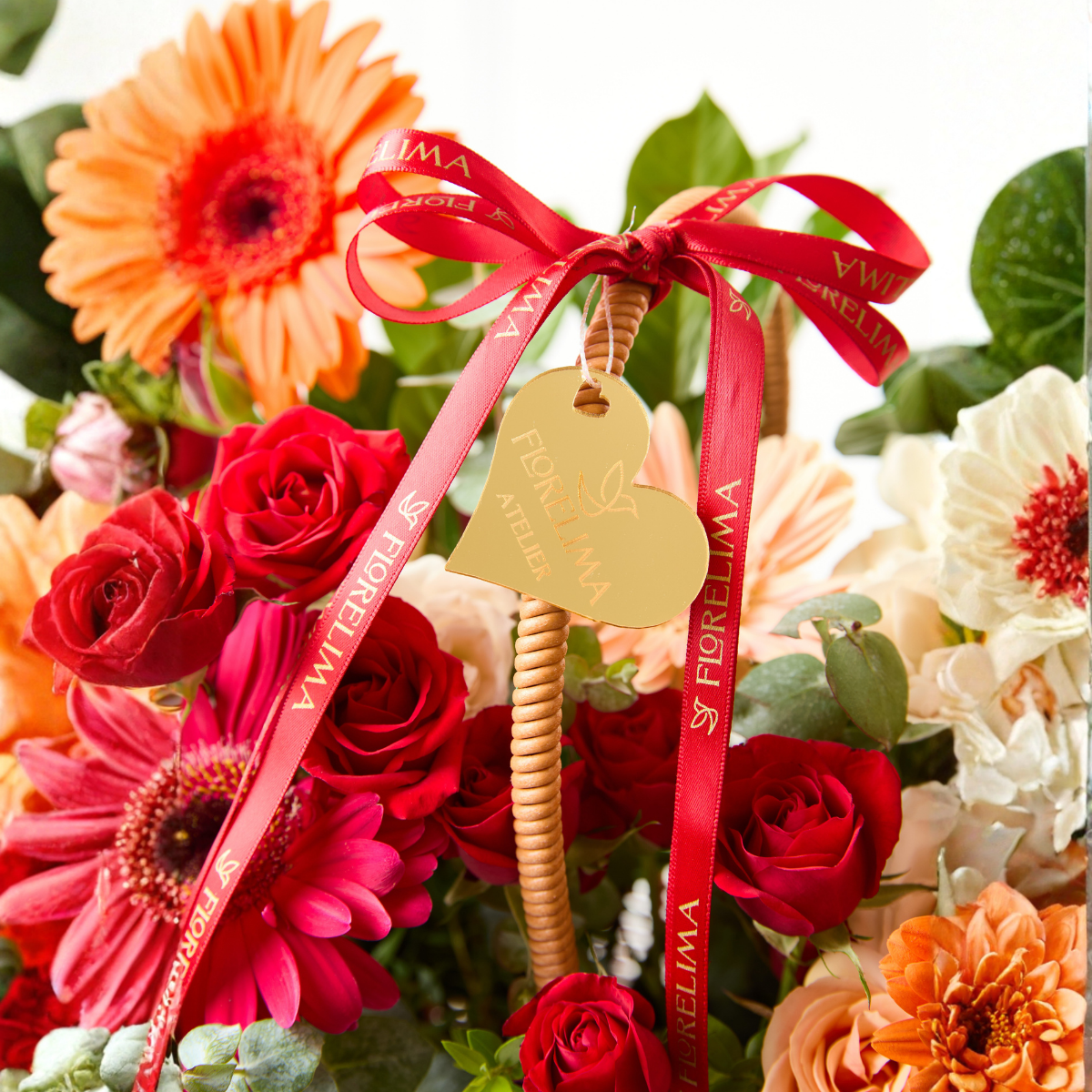 Canasta de Gerberas y Rosas