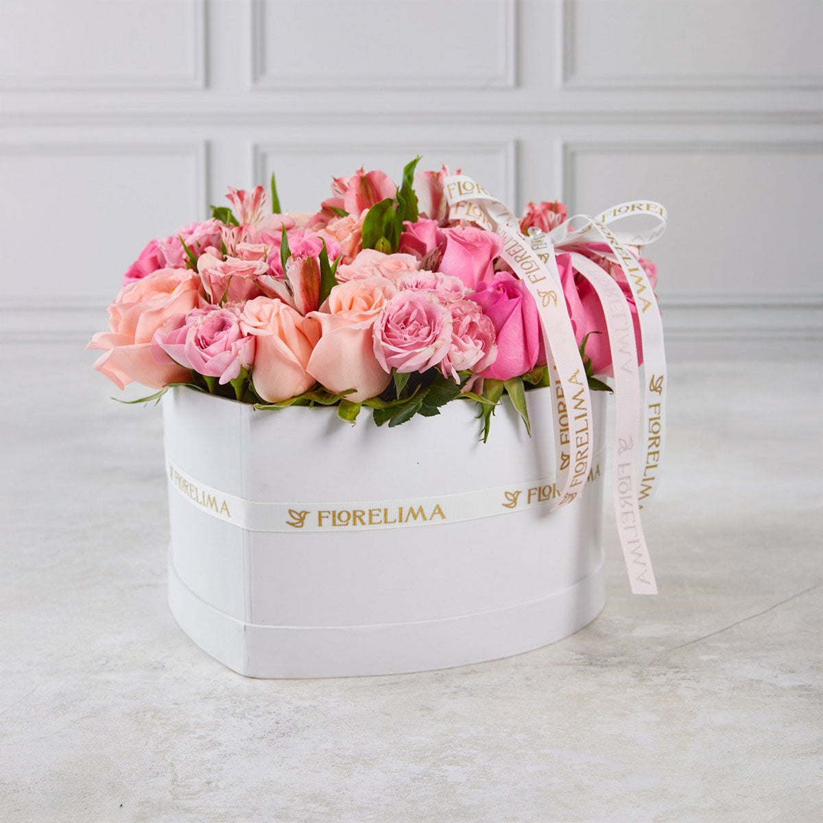 Box Corazón - Rosas, Mini Rosas y Astromelias