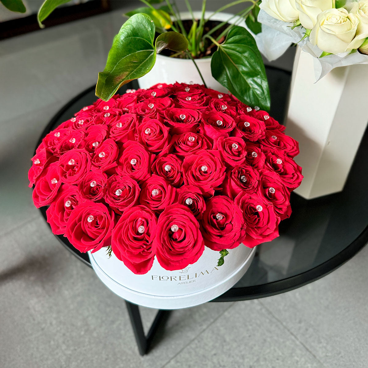 Box Ámame por siempre: 80 rosas rojas con brillantes