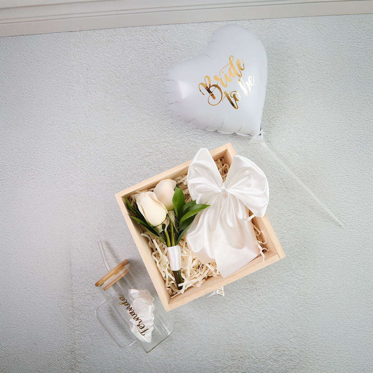 Set Novia: Mini Ramo, Taza Personalizada, Lazo y Globo Bride to Be