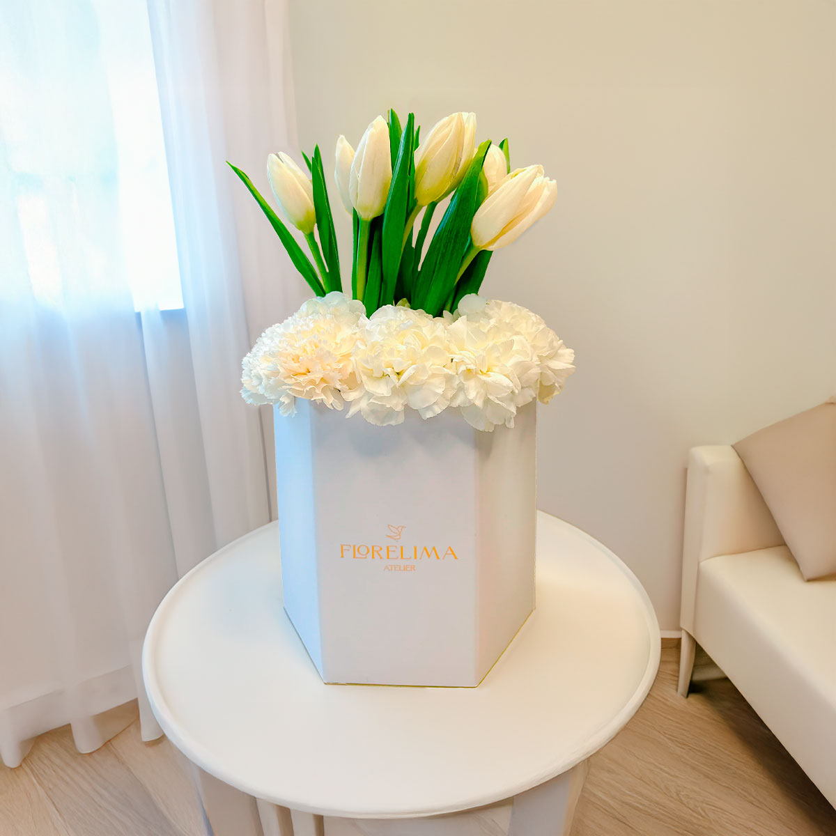 Box Alissa: Tulipanes, Claveles y Hortensias