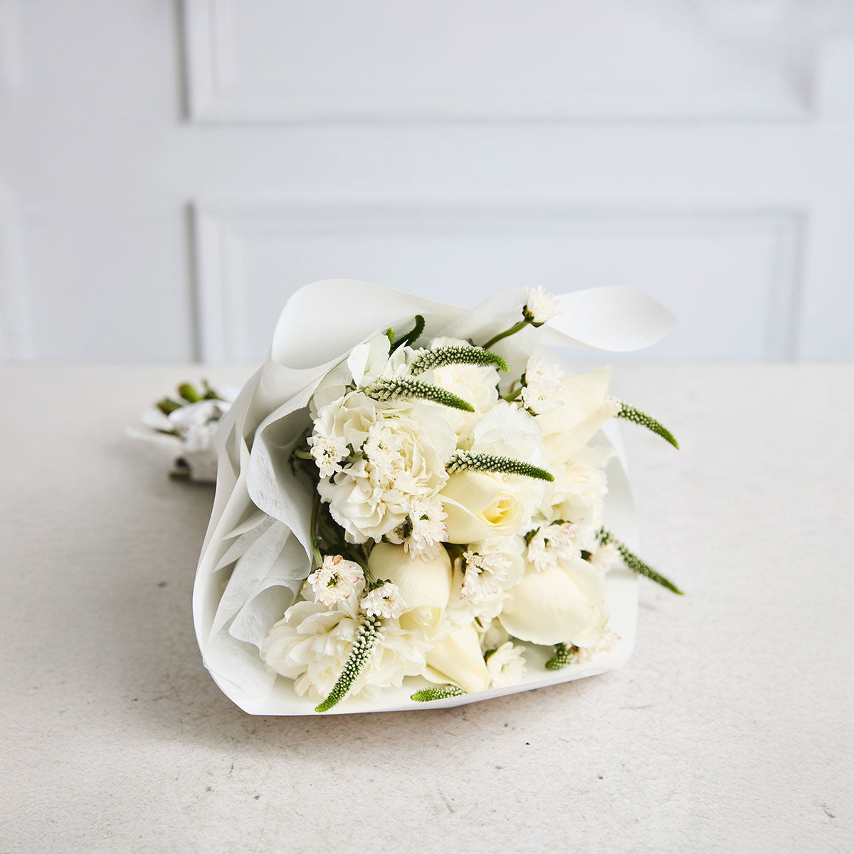 Ramo Novia: Rosas Blancas, Claveles Blancos