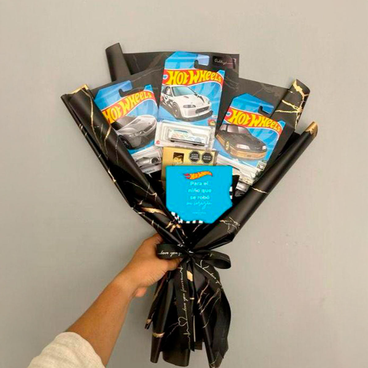 Ramo de 3 Hot Wheels + Ferrero x4