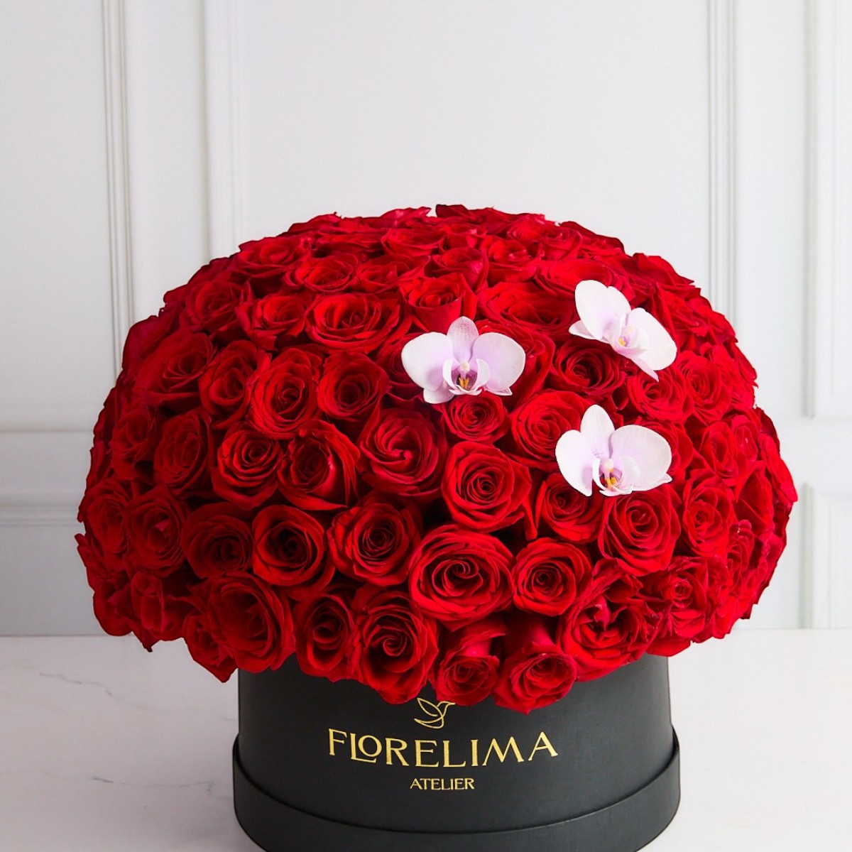 Box Pasión Suprema – 150 Rosas Rojas y 3 Orquídeas