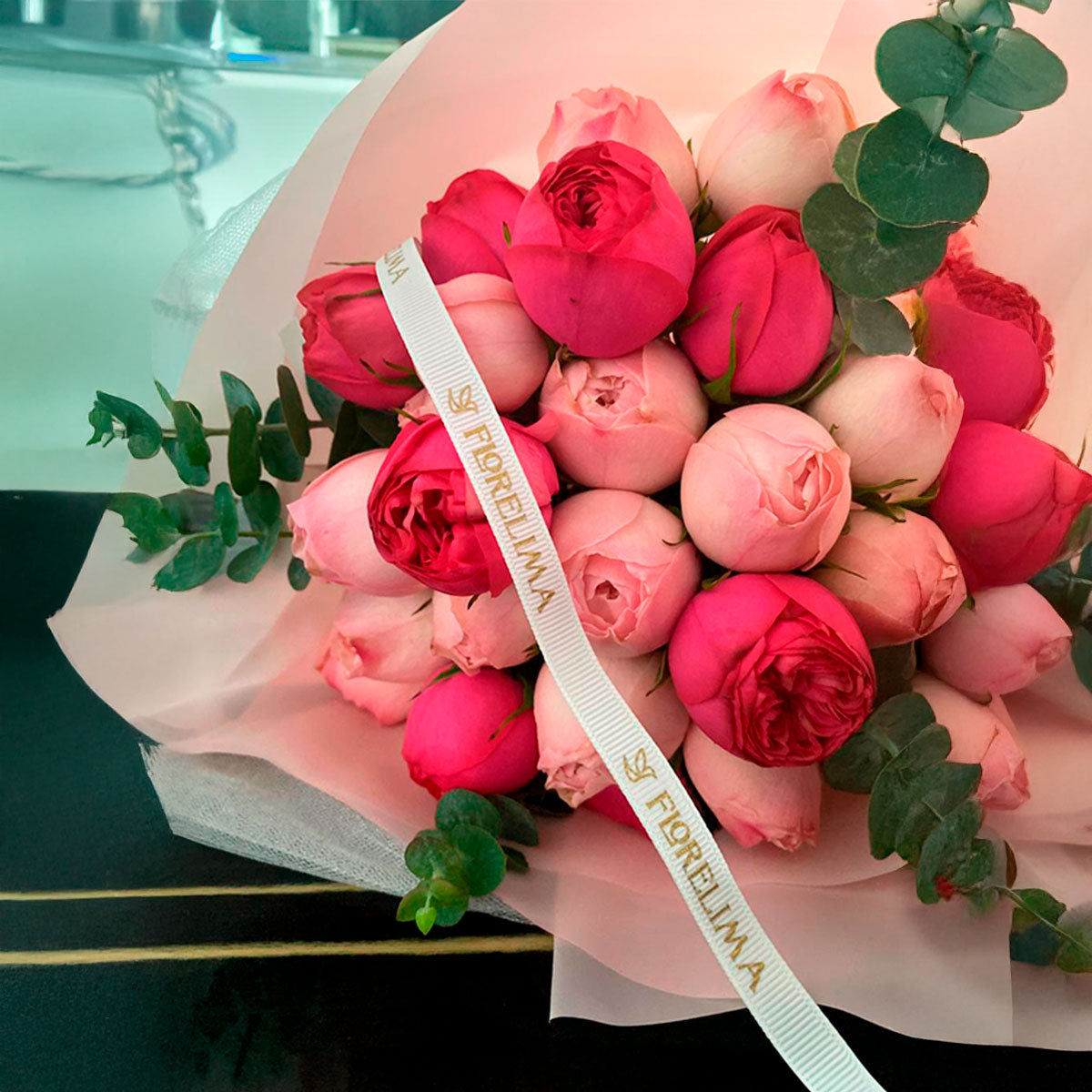 Ramo Peonias Glow: Rosas Inglesas