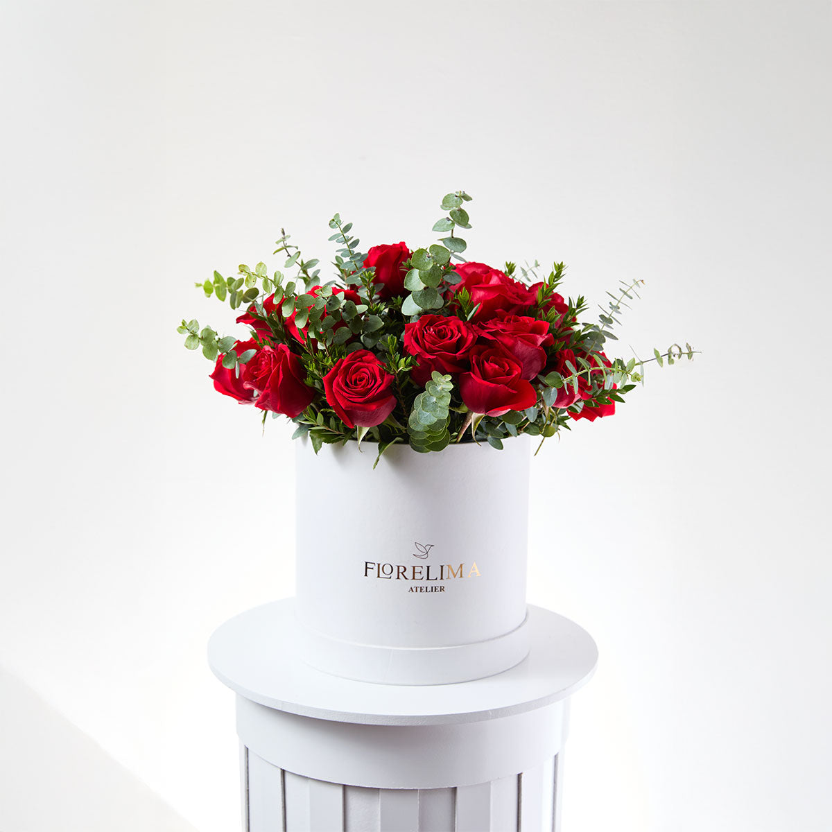 Box de 24 rosas rojas y fino follaje