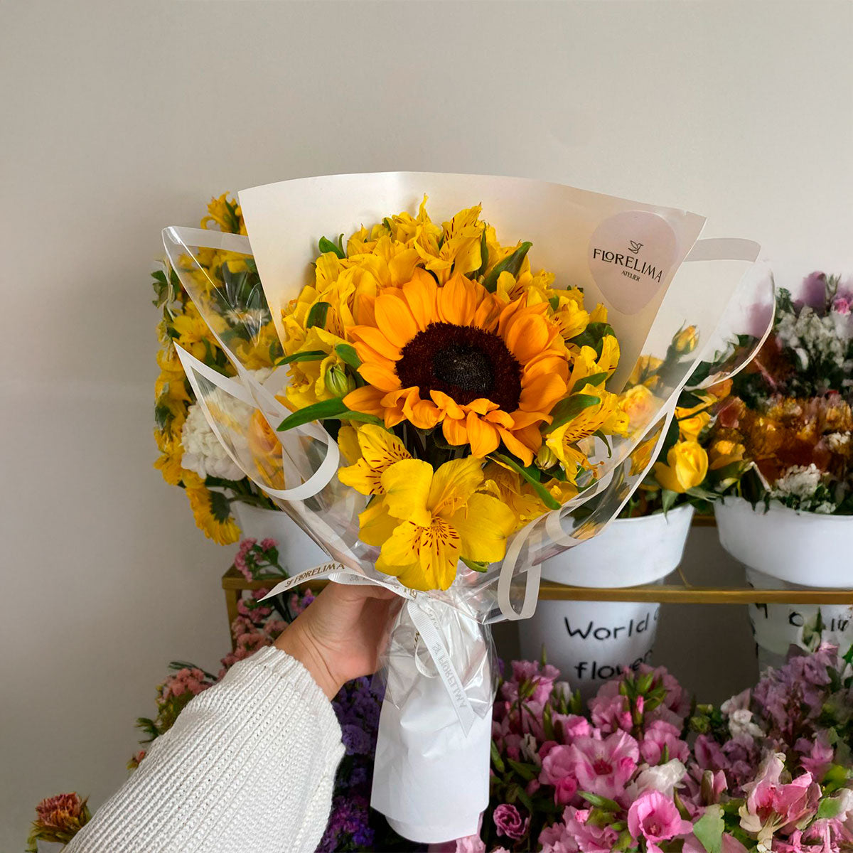 Ramo Radiante: 1 Girasol y Astromelias - Flores Amarillas