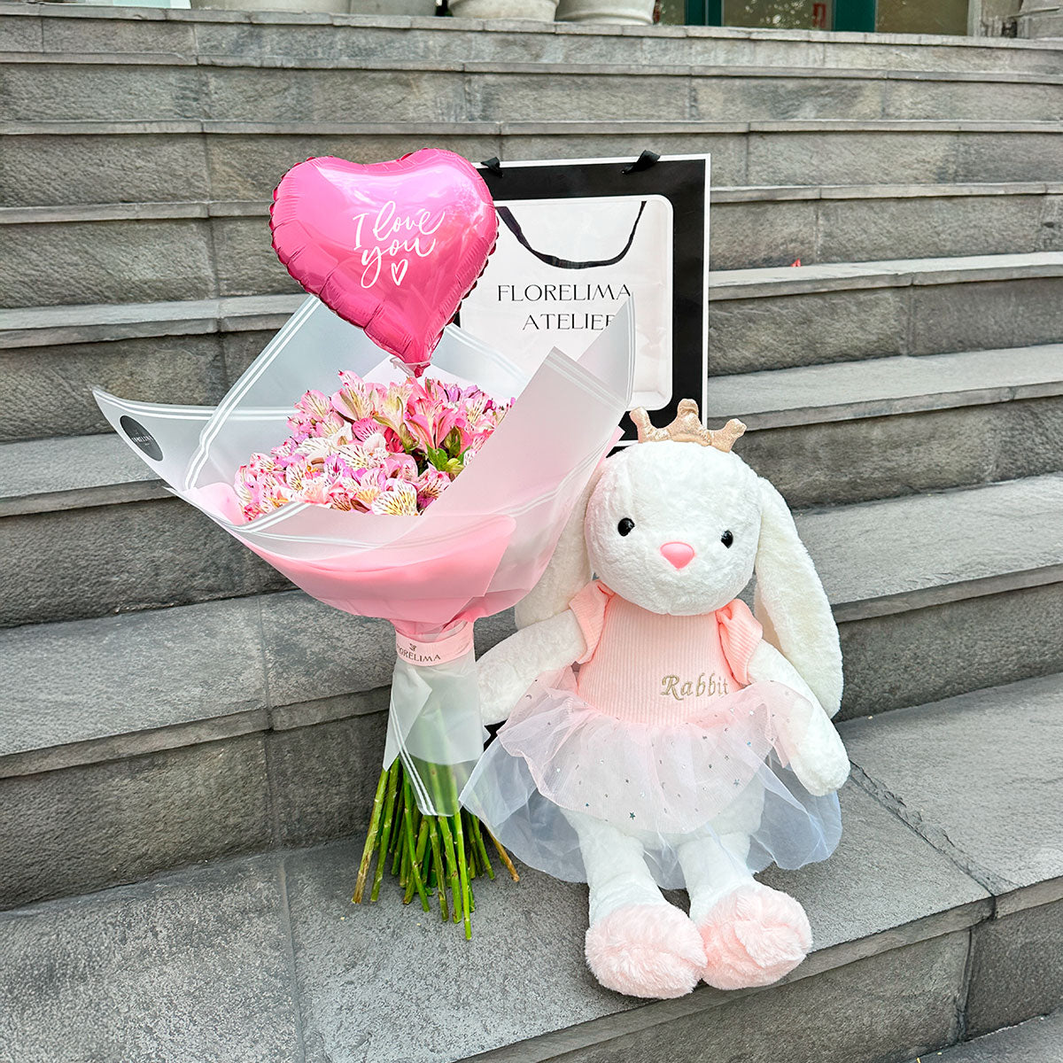 Pack Eres Mi Princesa: Ramo Buchón de Astromelias y Conejita Grande de Peluche