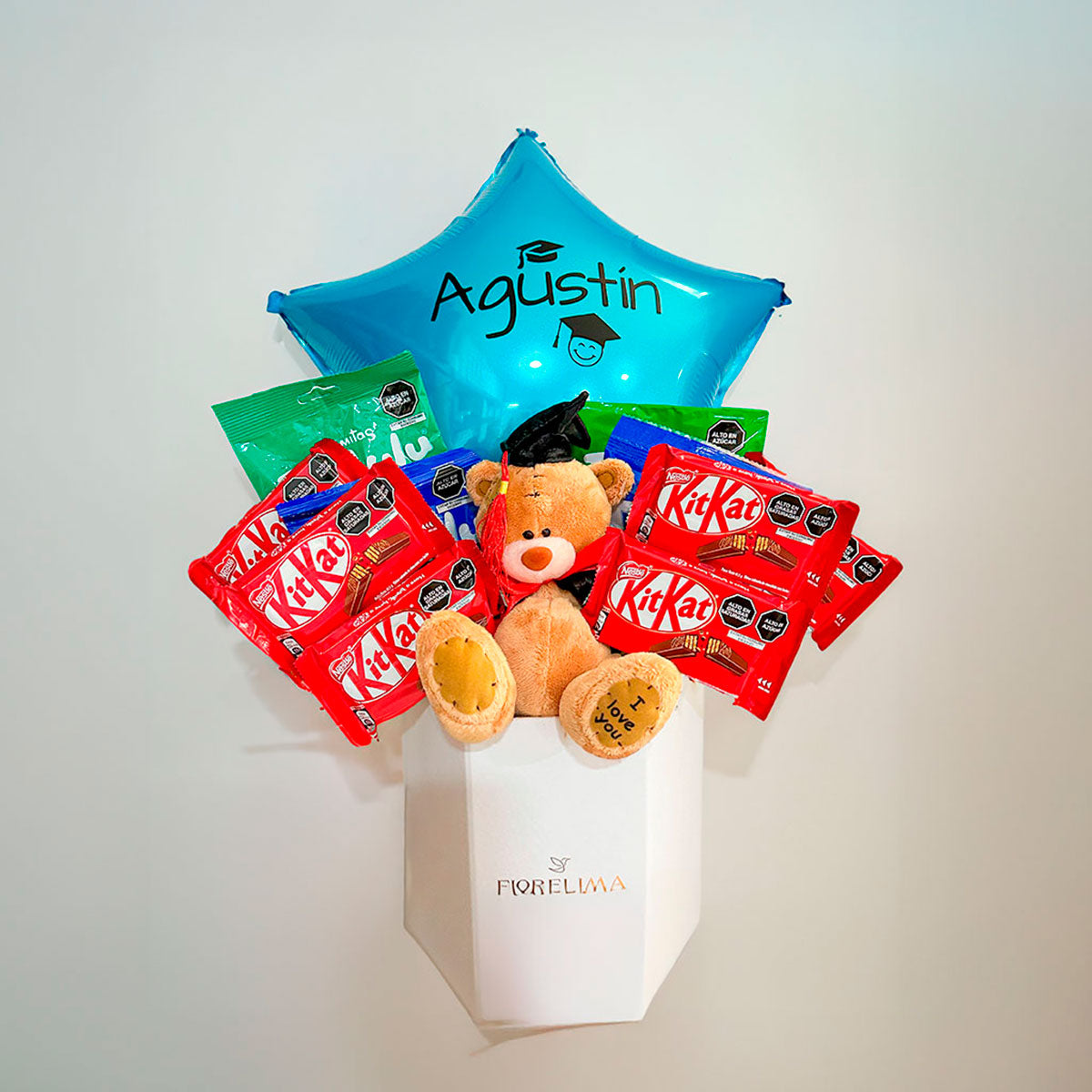 Kids Gift Box: Osito graduado + dulces variados y globo personalizado