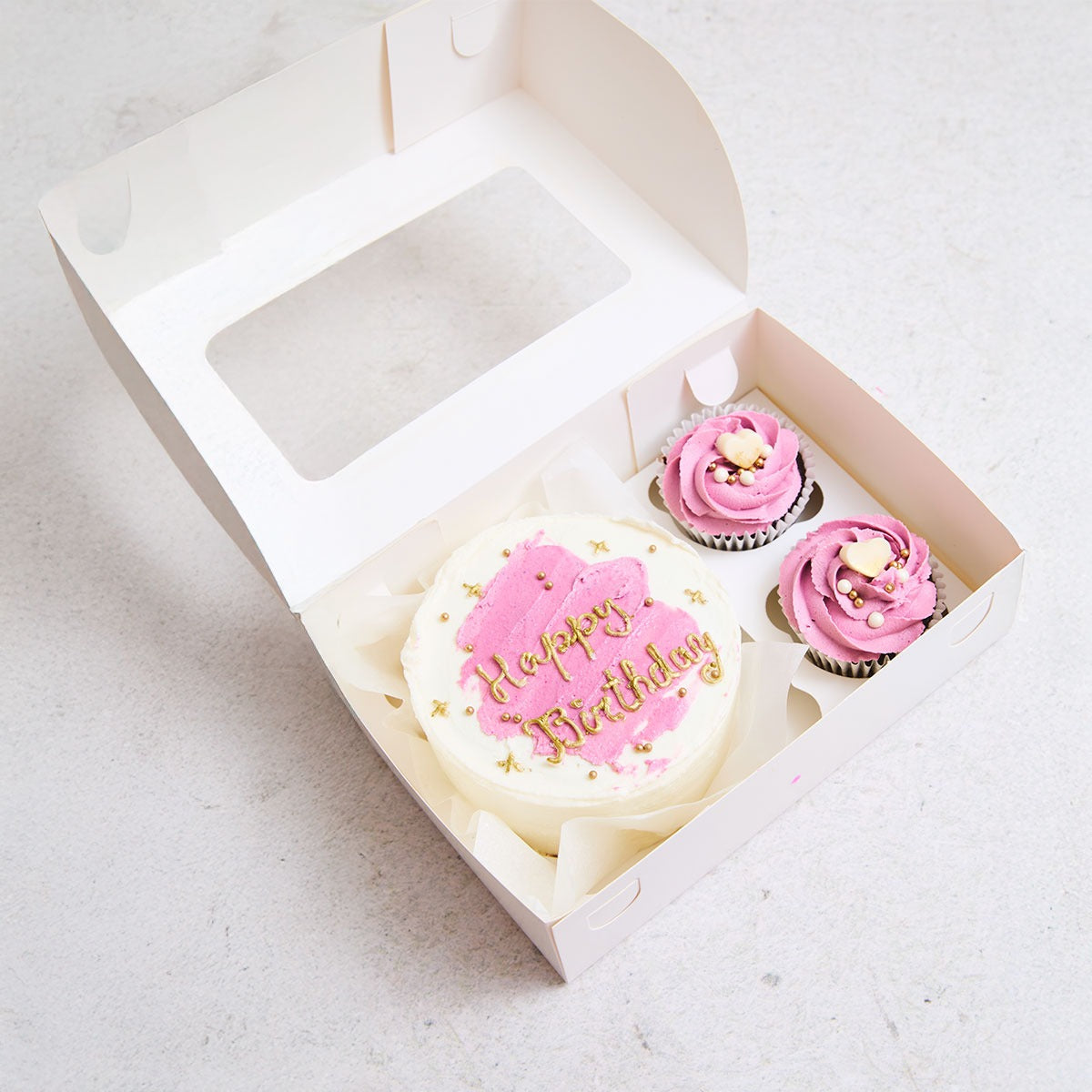 Torta Happy Birthday y cup cakes