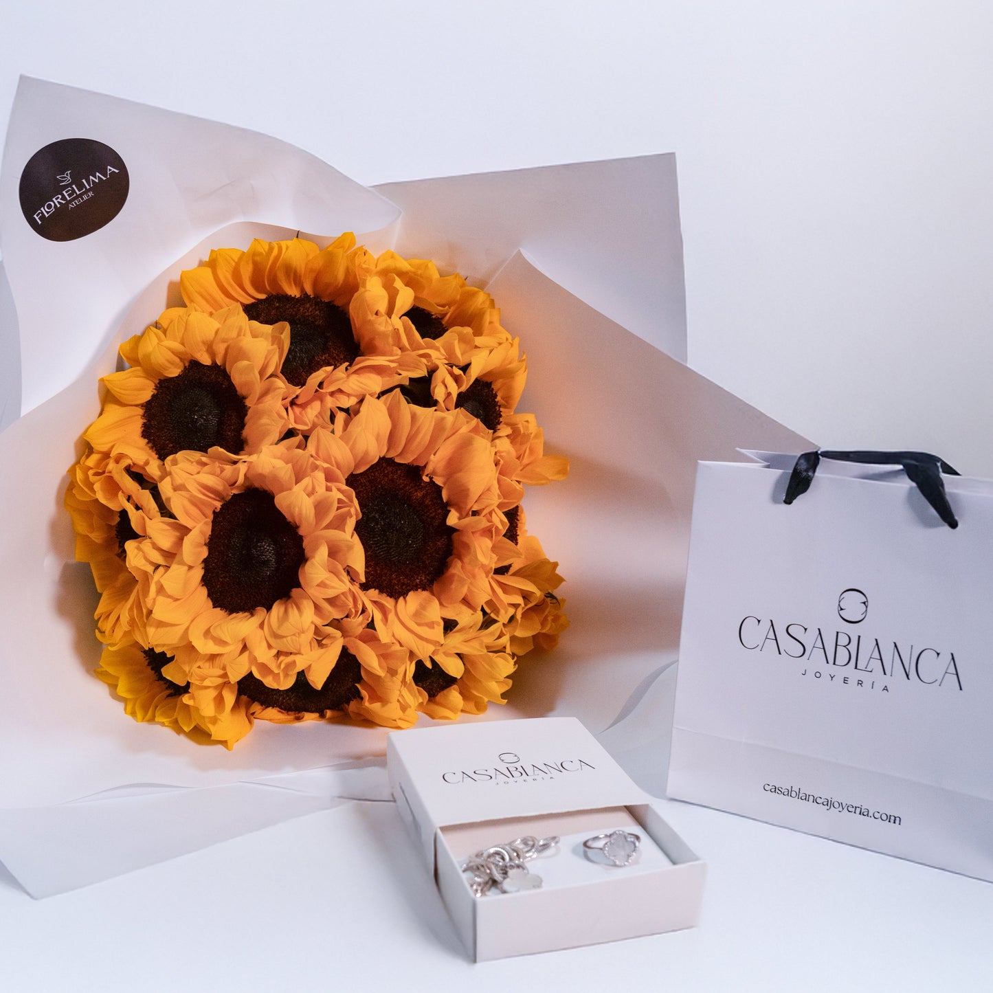 RAMO GIRASOLES + COLLAR Y ANILLO TREBOL DE PLATA CASABLANCA