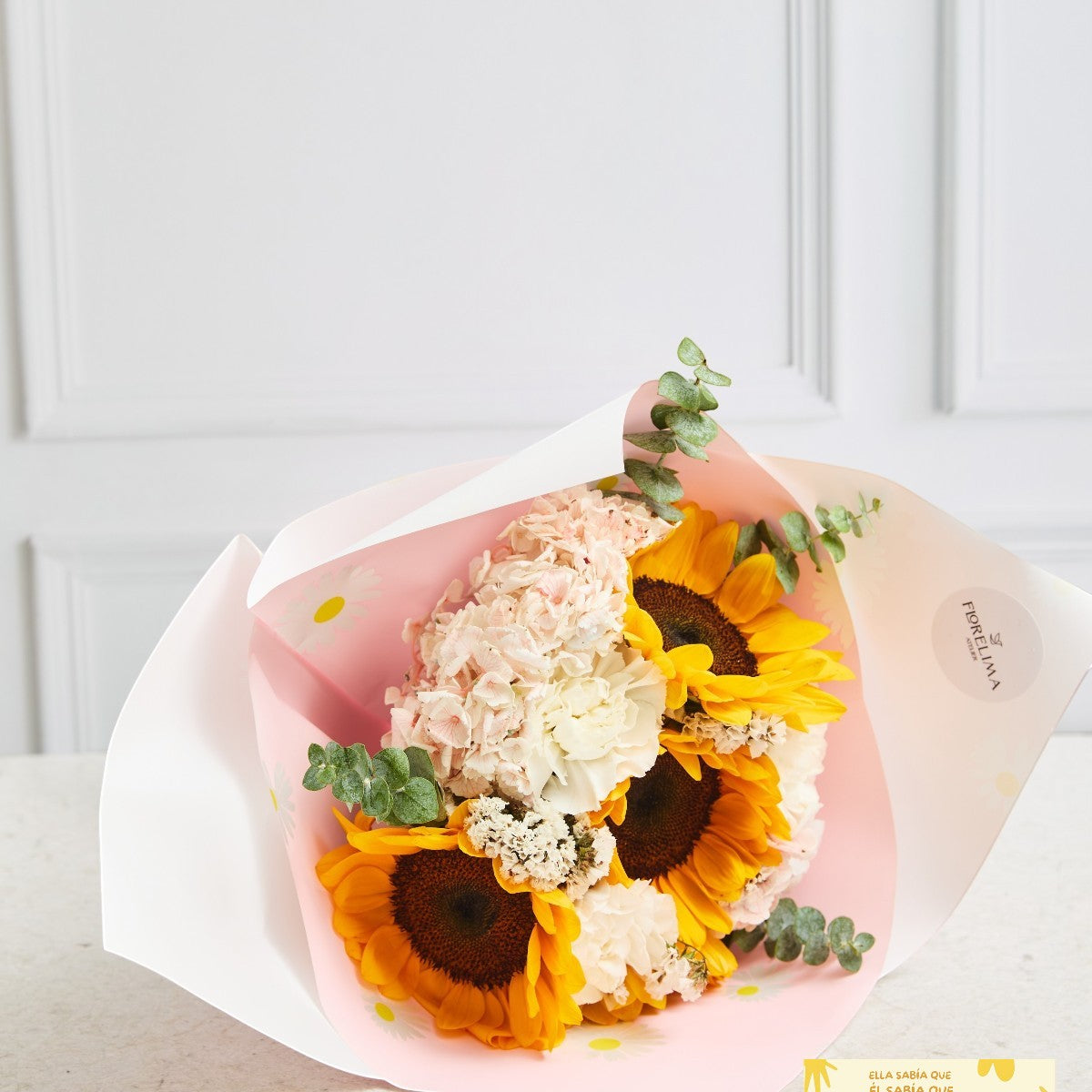 Ramo Victoria: Hortensias y Girasoles - Flores Amarillas