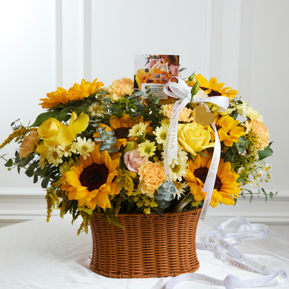 Canasta de Girasoles y Rosas Amarillas