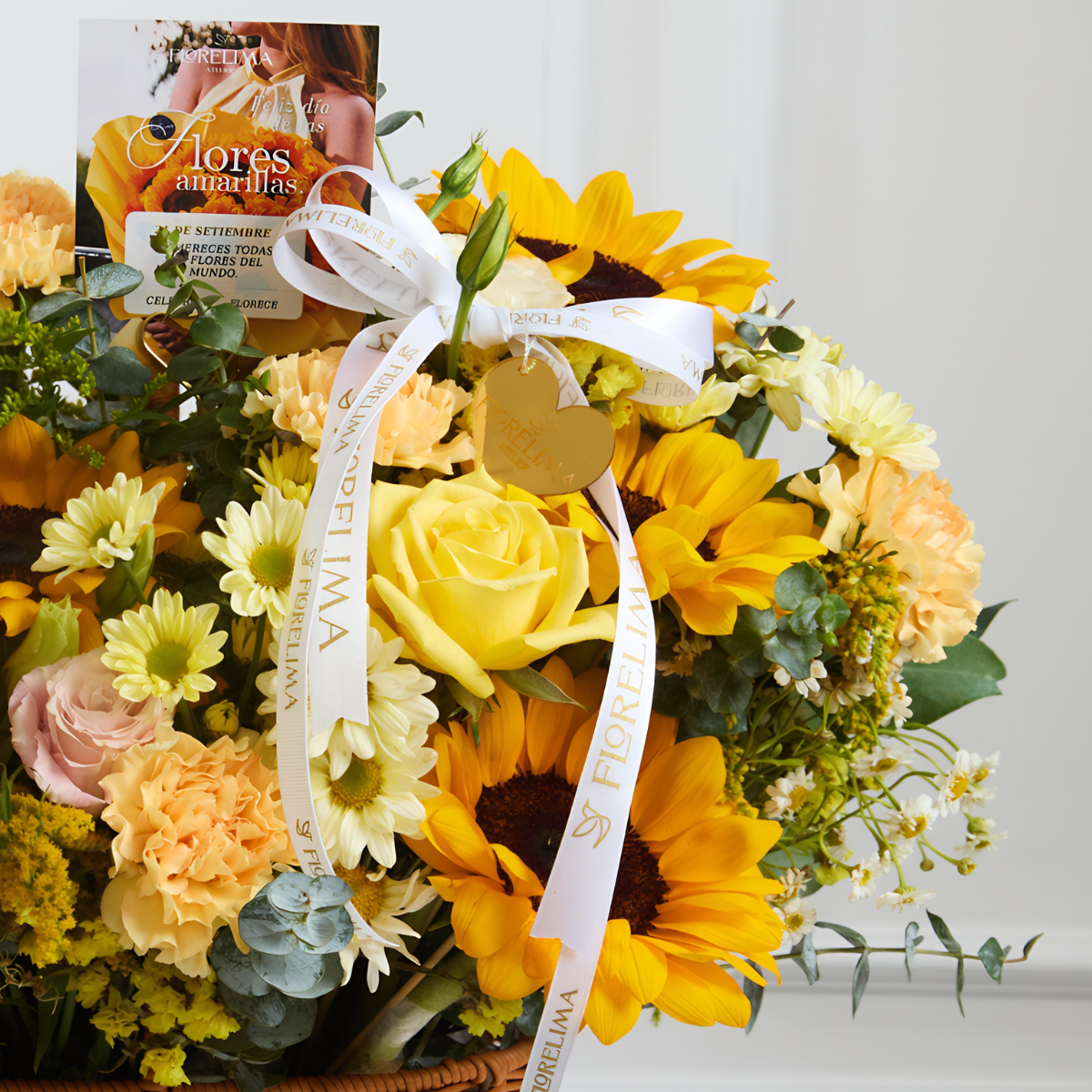 Canasta de Girasoles y Rosas Amarillas