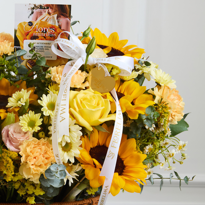 Canasta de Girasoles y Rosas Amarillas