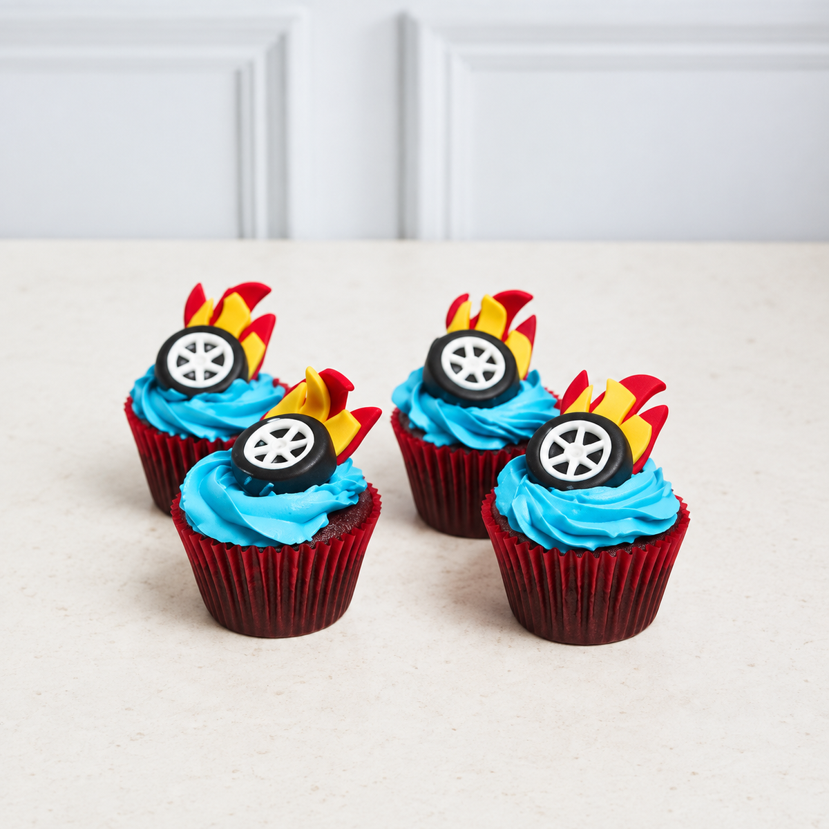 CAJA DE MINI CUPCAKES X4