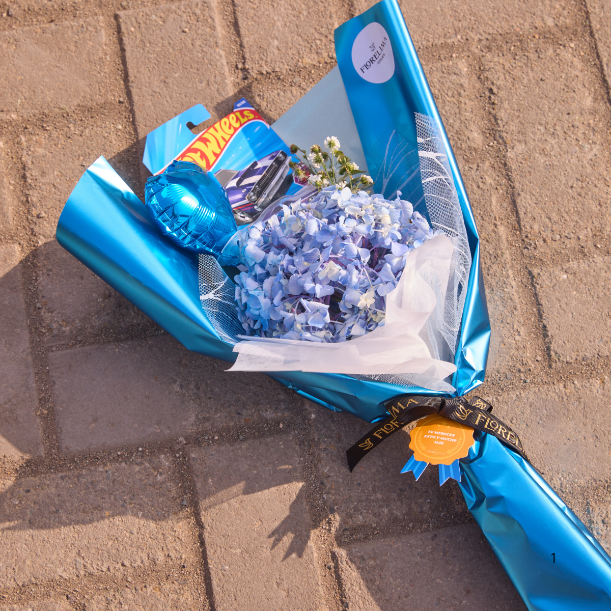 Ramo Hortensia + 1 Hot Wheels | Flores Azules