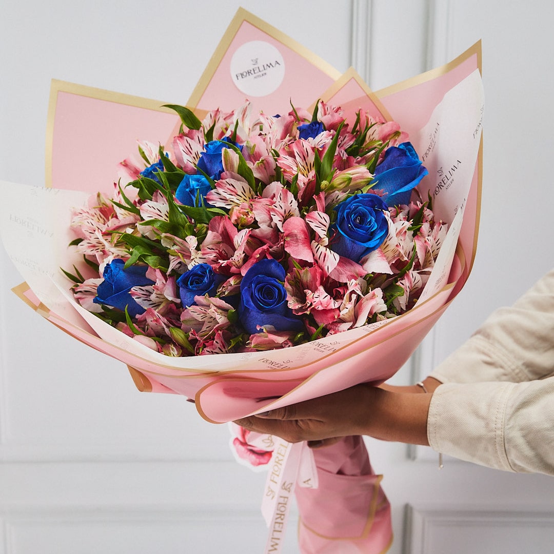 Ramo de Astromelias y Rosas Azules