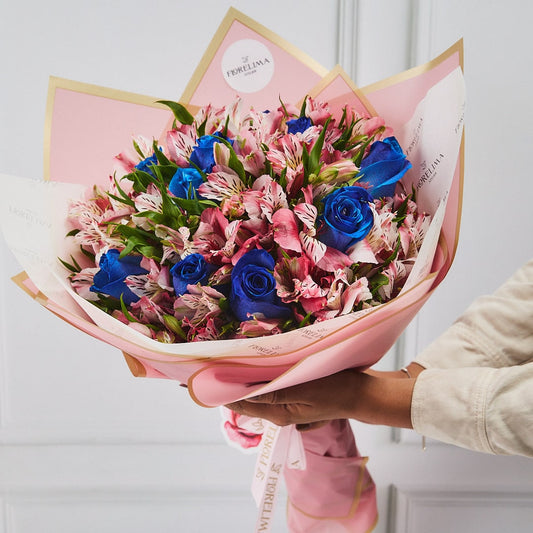 Ramo de Astromelias y Rosas Azules