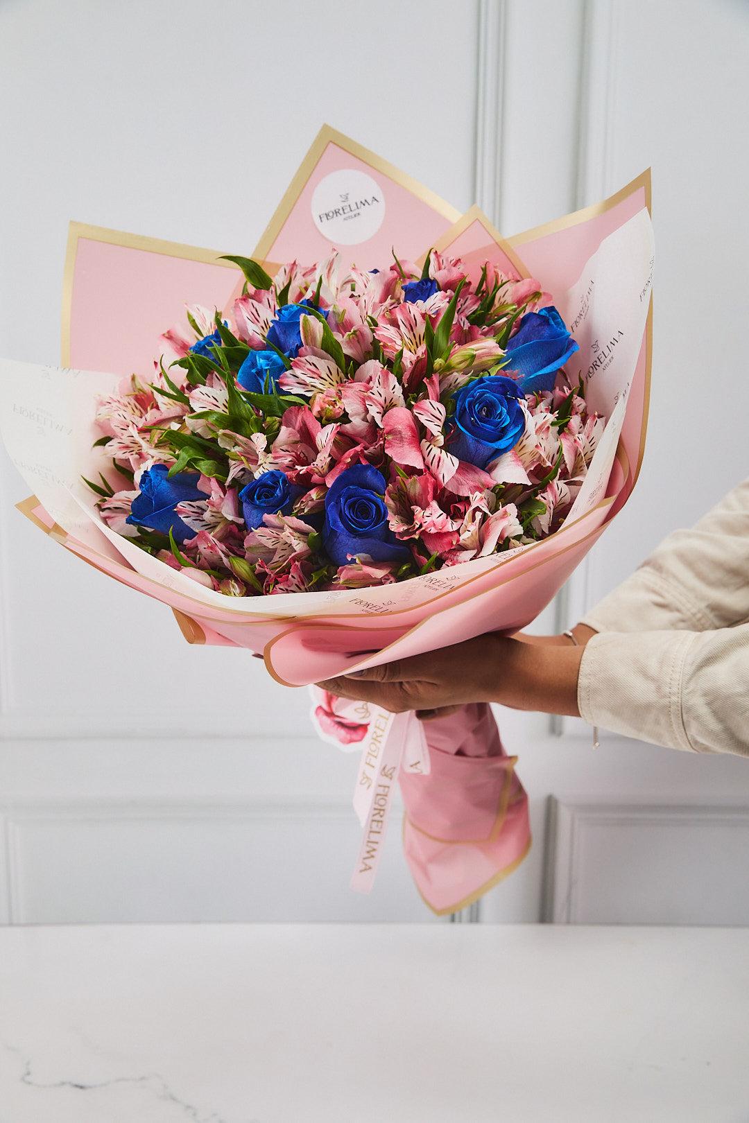 Ramo de Astromelias y Rosas Azules