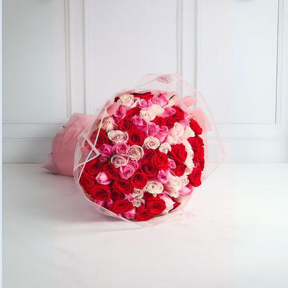 Ramo Majestuoso 100 rosas: rojo, rosado y blanco