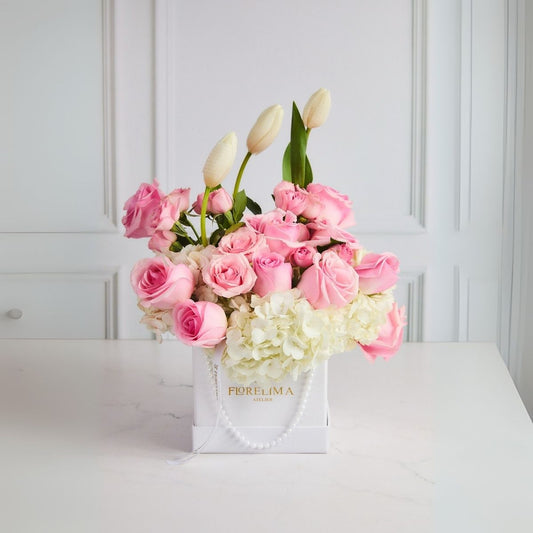 Box de  3 Tulipanes Blancos, Rosas y Hortensias