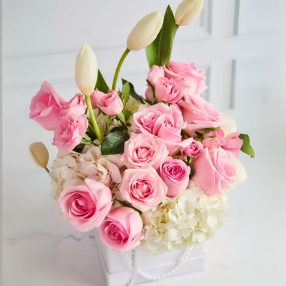 Box de  3 Tulipanes Blancos, Rosas y Hortensias