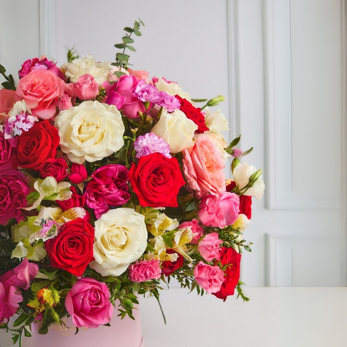 Box Mix de flores: rosas, rosas de jardín y mix florales