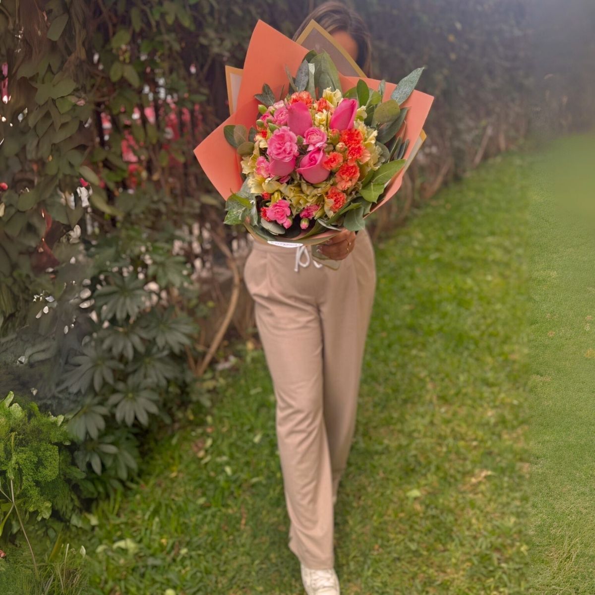 Rosas y Astromelias