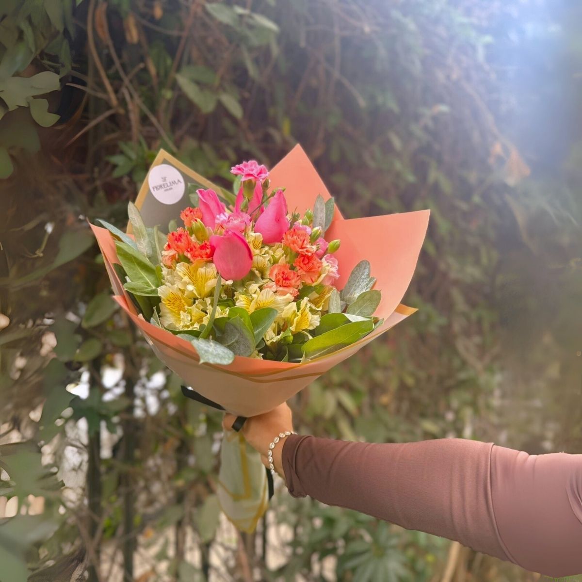 Rosas y Astromelias