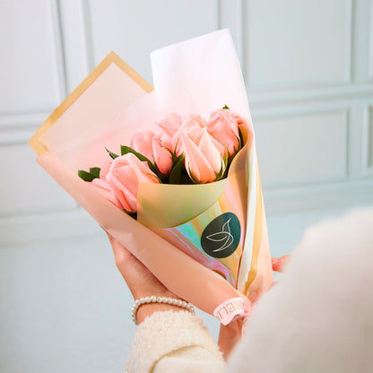 Pack Ramo rosado: 12 Rosas Melones + Ferrero x4 + Globo Cumpleaños