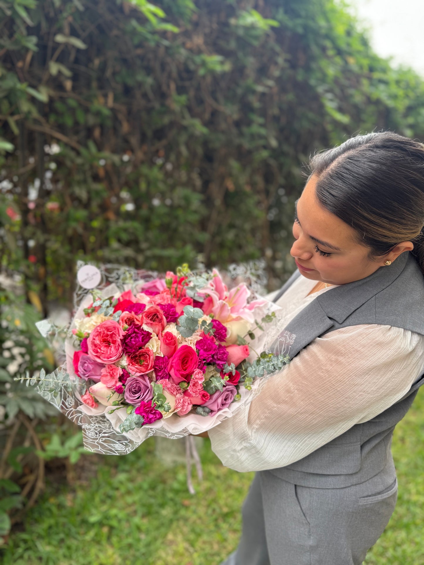 Ramo Nathy - Rosas, rosas de jardín y Lirio
