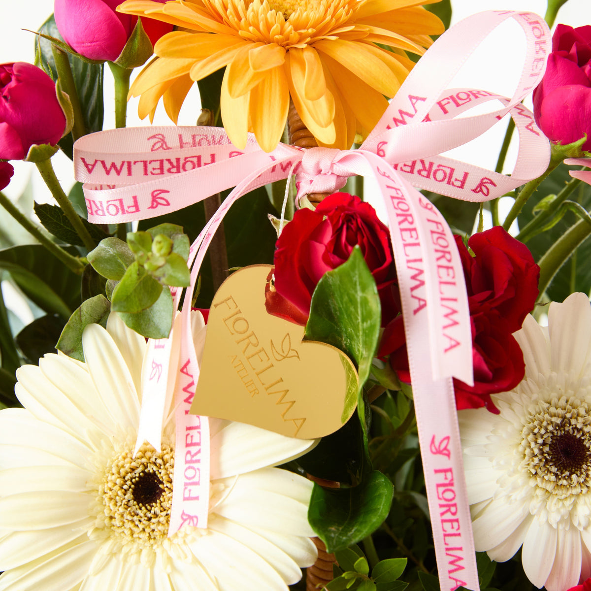 Canasta de Rosas y Gerberas