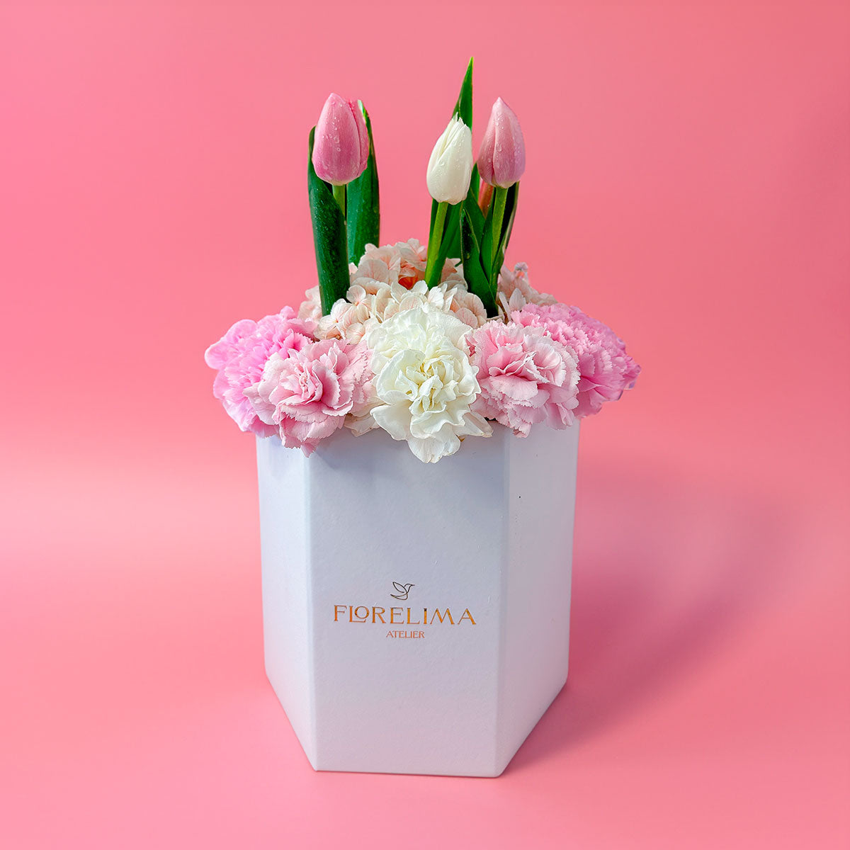 Box Aitana: Tulipanes, Claveles y Hortensias en tonos rosados