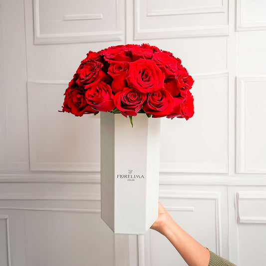 Tall Box Escarlata: Rosas Rojas Premium