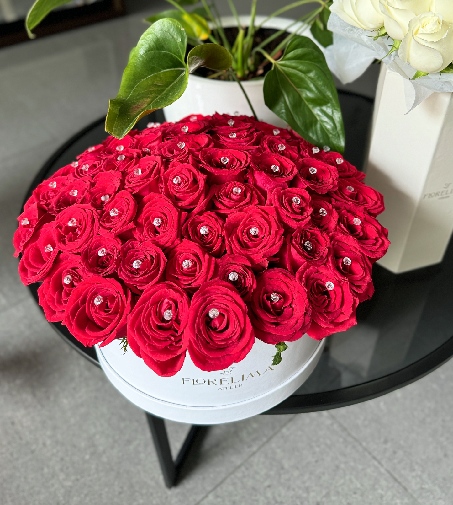 Box Ámame por siempre: 80 rosas rojas con brillantes