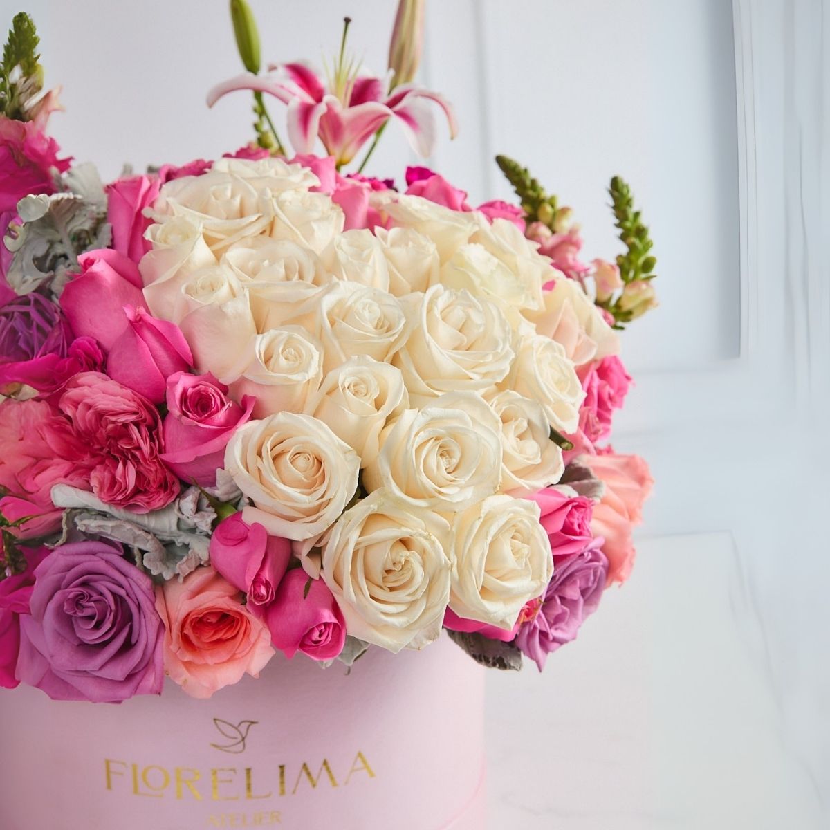 Love box lirios y rosas