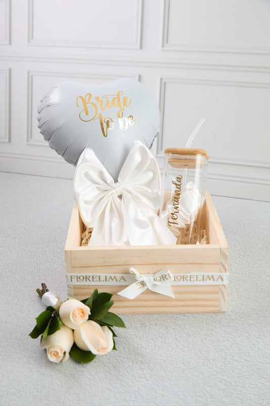 Set Novia: Mini Ramo, Taza Personalizada, Lazo y Globo Bride to Be