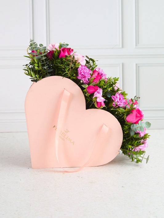 Box Corazón Mío: Mini Rosas fucsias y Claveles