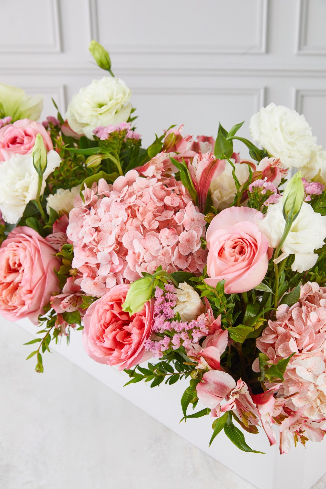 Box Jardín Encantado - Rosas, Hortensias, Lisianthus y Astromelias