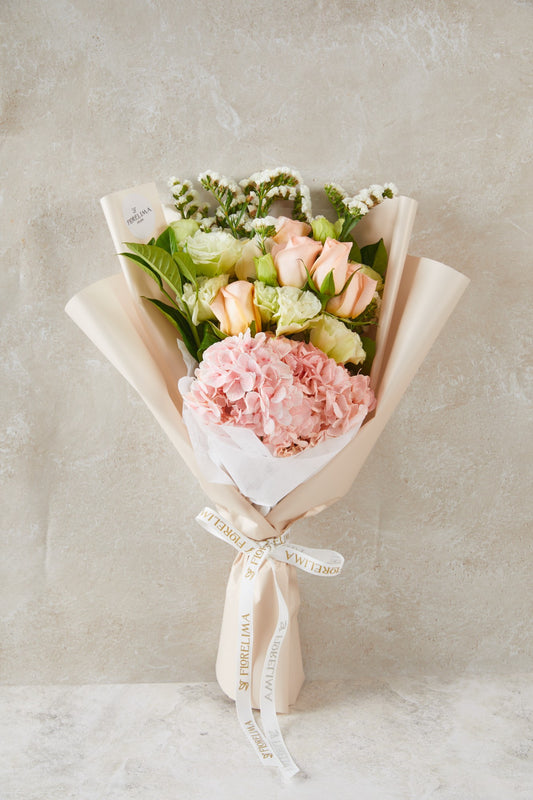 Ramo Encantadora - Rosas, Lisianthus, Estatis y Hortensias