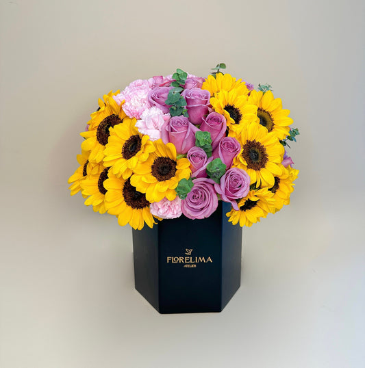 Box Sophia: Girasoles, Claveles y Rosas