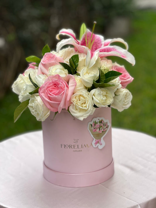 Lirios y Peonias Blancas - Rosas Inglesas