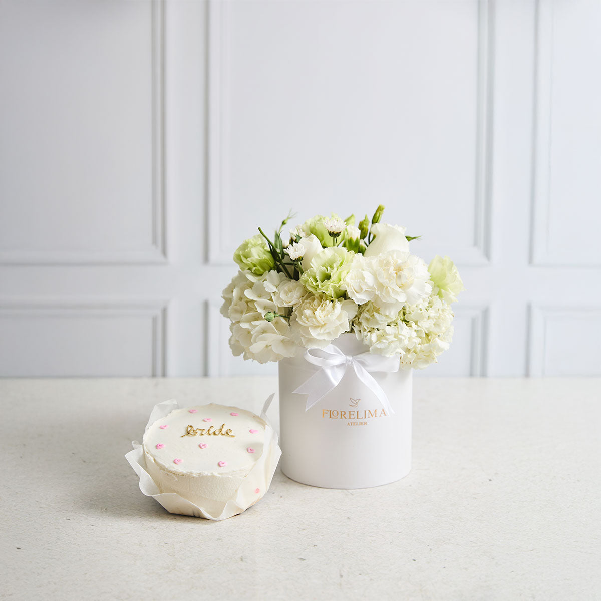 Mini Box Claveles y Lisianthus blancos, Mini Tortal Bride